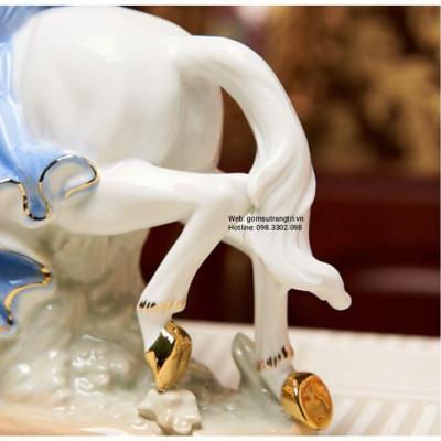 TƯỢNG SỨ CÔ GÁI TRÊN LƯNG NGỰA